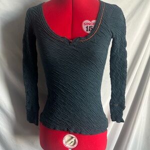 TNA textured v neck long sleeve light knit sweater